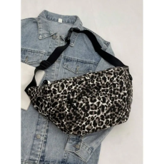  NŐI OLDALTÁSKA -LEOPÁRD MINTA-