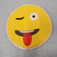  Nyelves emoji alaku ülőpárna lakástextília