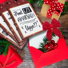  Nyomtatott dekorkarton - Ajándék kísérő táblák humoros 4db/csomag dekorációs kellék