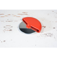  Pizzavágó  tésztavágó 7,5 cm kerékkel konyhai eszköz