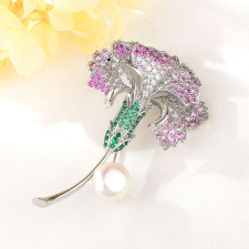 Platinával bevont szegfű bross Swarovski kristályokkal (0243.) bross