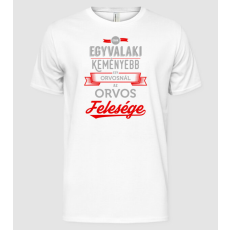 Pólómánia Csak egy valaki keményebb...orvos feleség - Férfi Alap póló