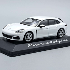  Porsche Panamera 4 e-hybrid 1:43 makett