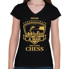 PRINTFASHION A man who loves chess - Női V-nyakú póló - Fekete női póló