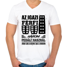 PRINTFASHION Az igazi férfi három pedált használ - Férfi V-nyakú póló - Fehér férfi póló