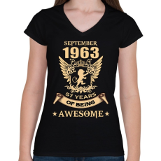 PRINTFASHION Egyedi Awesome szülinapos minta! - Női V-nyakú póló - Fekete