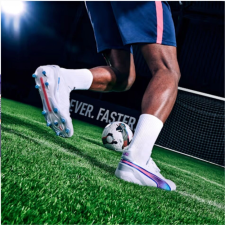 Puma King Ultimate FG/AG focicipő 107809 02 42,5 férfi cipő