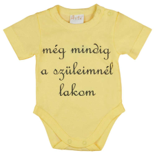 Rövid ujjú &quot;még mindig a szüleimnél lakom&quot; feliratos baba body kombidressz, body