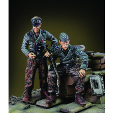  Royal Model German tankers at rest-WWII 1:35 (RM622) makett