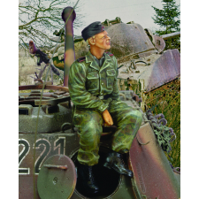  Royal Model Waffen SS tanker sitting on turret-WWII 1:35 (RM156) makett