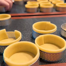 Rozsdamentes acél kerek tarte forma, lyukas francia tészta forma sütés és főzés