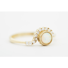  Sárgaarany gyöngyös gyűrű cirkónia kövekkel díszítve gyűrű