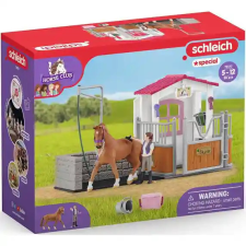 Schleich 72177 Lómosó és istálló hannoveri kancával játékfigura