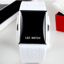  Sportos formatervezésű LED karóra fehér színben, időmérő funkcióval karóra
