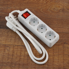 Stilo hálózati elosztó 3db aljzat 1,5fm vezetékkel, kapcsolóval, fehér hosszabbító, elosztó