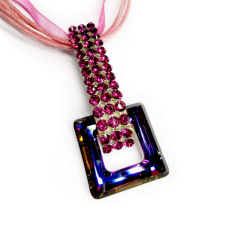  Swarovski kocka csiszolt kristályos bőr nyakék, organza szalagon, sötétlila nyaklánc