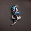 Swarovski Platinával bevont csodaszép virágszál bross kék Swarovski kristályokkal (0363.)