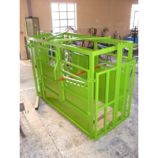  Szarvasmarha kezelő kaloda 2500 mm x 820 mm, festett kivitelben haszonállat felszerelés