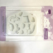  Szilikon formázó, mókusok tobozzal, fatönkkel. Mérete: 10,3x8,7 cm dekorációs kellék