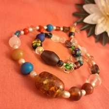  Tenyésztett gyöngy és drágakő szett. ékszer szett