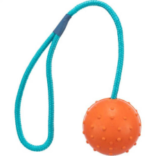 Trixie Ball on a Rope - natúr gumi játék (labda kötéllel) kutyák részére (Ø6/30cm) játék kutyáknak