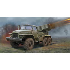 TRUMPETER BM-21 Grad rakétakilövő műanyag modell (1:35) autópálya és játékautó