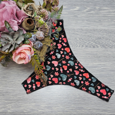 Turbó Varrat nélküli TANGA fekete SZÍVECSKE mintás XL női alsó