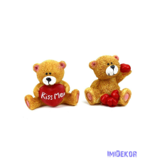  Ülő maci figura - Kiss Me kb 6cm dekorációs kellék