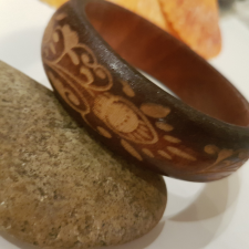  Vésett fa karkötő 2 cm-es /767/ karkötő