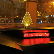 Világítós fenyőfa (karácsonyfa) dekoráció autóba 100x70/35mm karácsonyi dekoráció