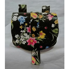  Virágmintás, tarsoly alakú női övtáska, fekete alapon virágok kézitáska és bőrönd