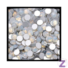 Zodiac Kristály strasszkő / Zodiac - white opal színben - ss8 körömdíszítő